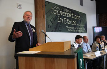 Mike Fancher leads the panel at the 2009 Hulteng Conversations in Ethics Conference